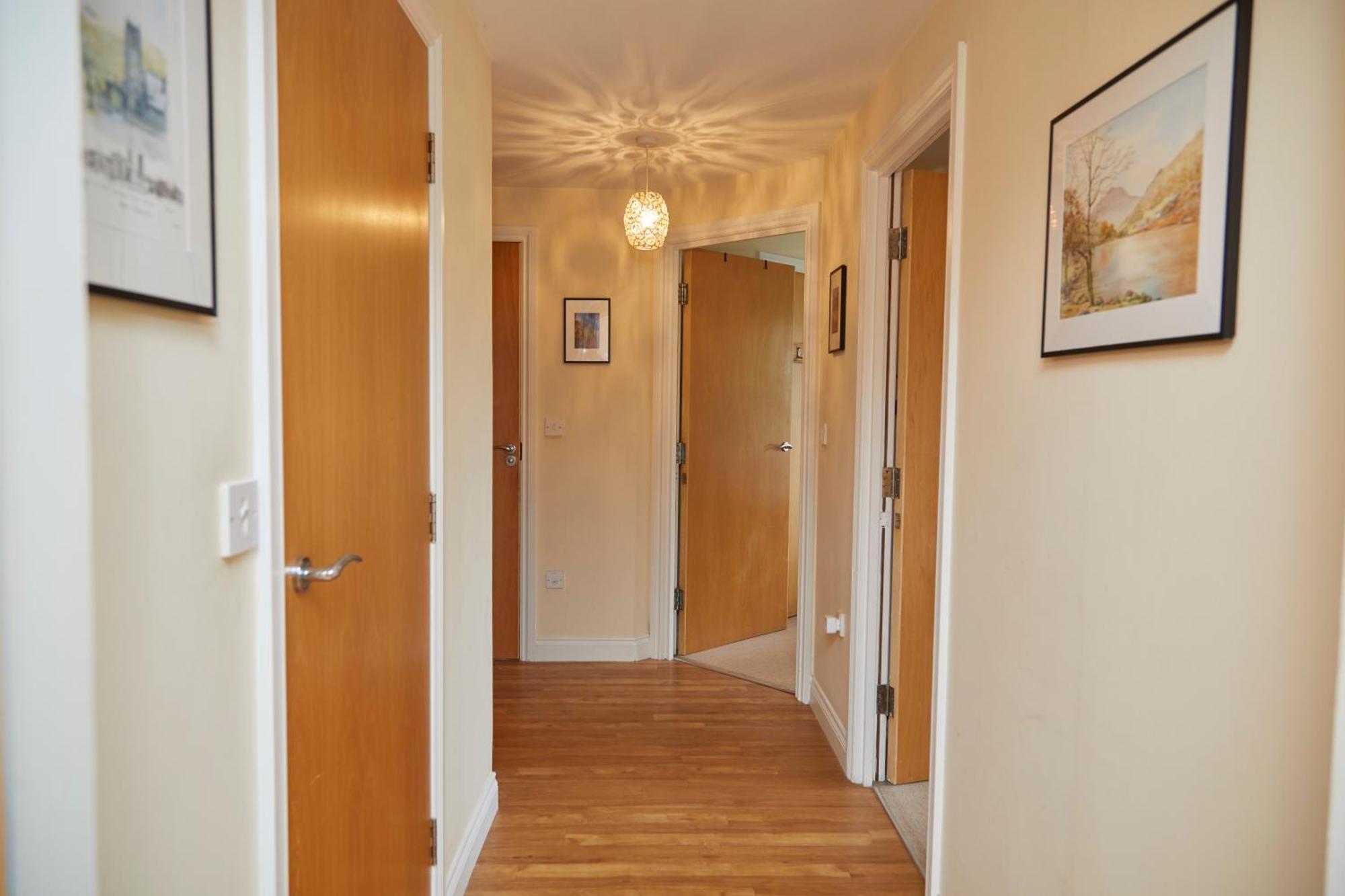 Stylish 2-Bedroom Apartment With Free Parking Halifax Kültér fotó